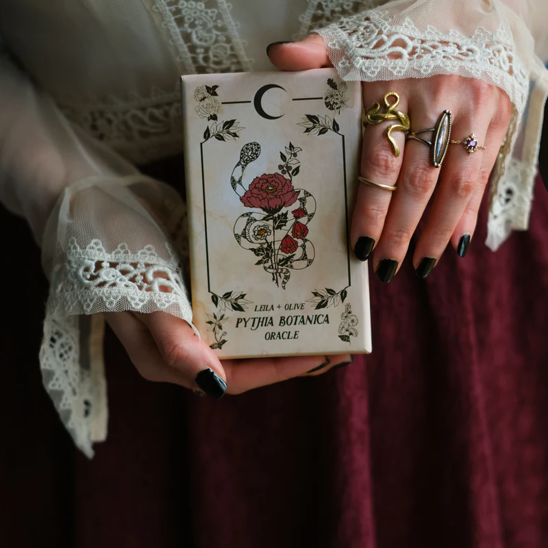 Pythia Botanica Oracle Deck - Leila & Olive